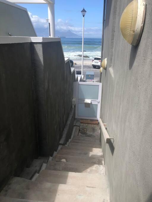 Tiny House By The Sea - Blouberg Beachfront Property Apartment Cape Town