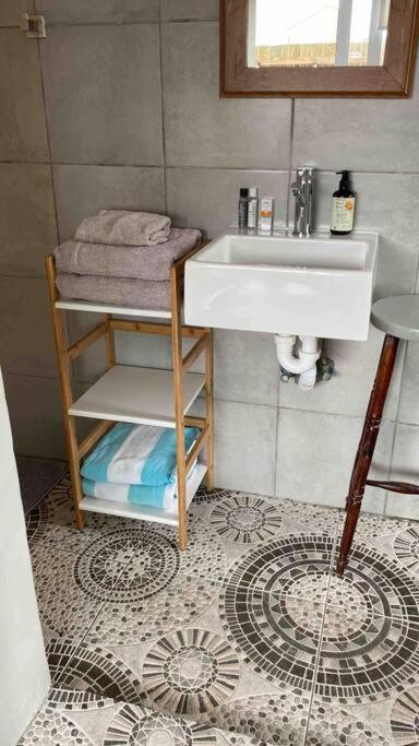 Tiny House By The Sea - Blouberg Beachfront Property Apartment