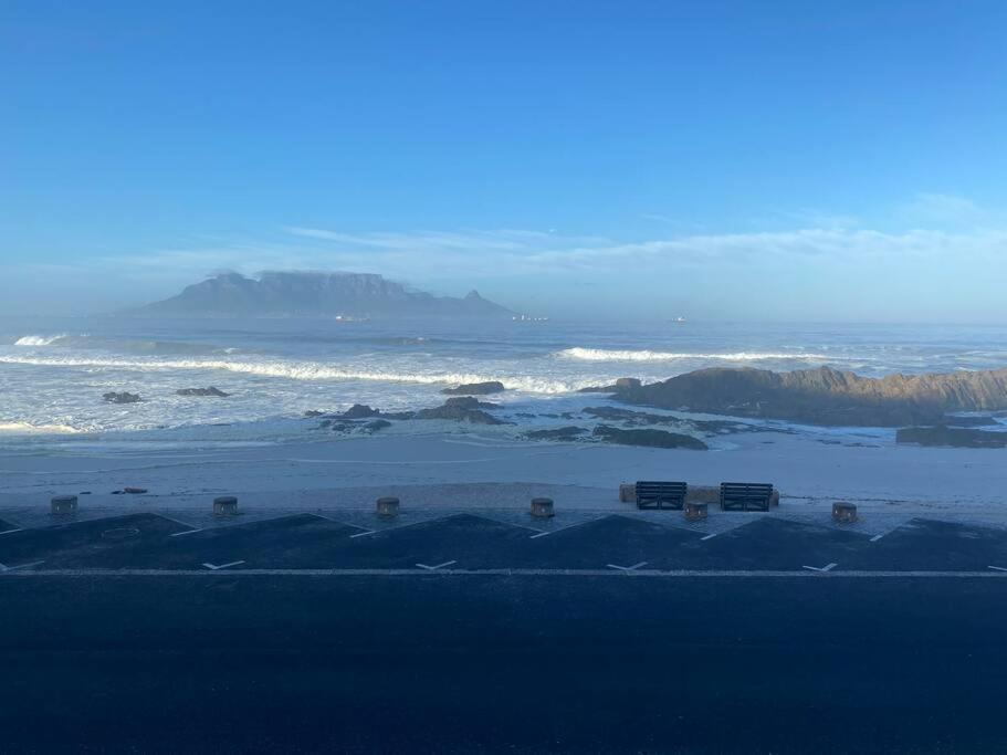 Tiny House By The Sea - Blouberg Beachfront Property Apartment Cape Town
