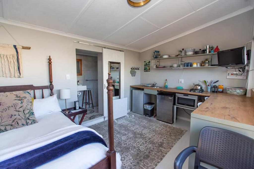 Tiny House By The Sea - Blouberg Beachfront Property Apartment *