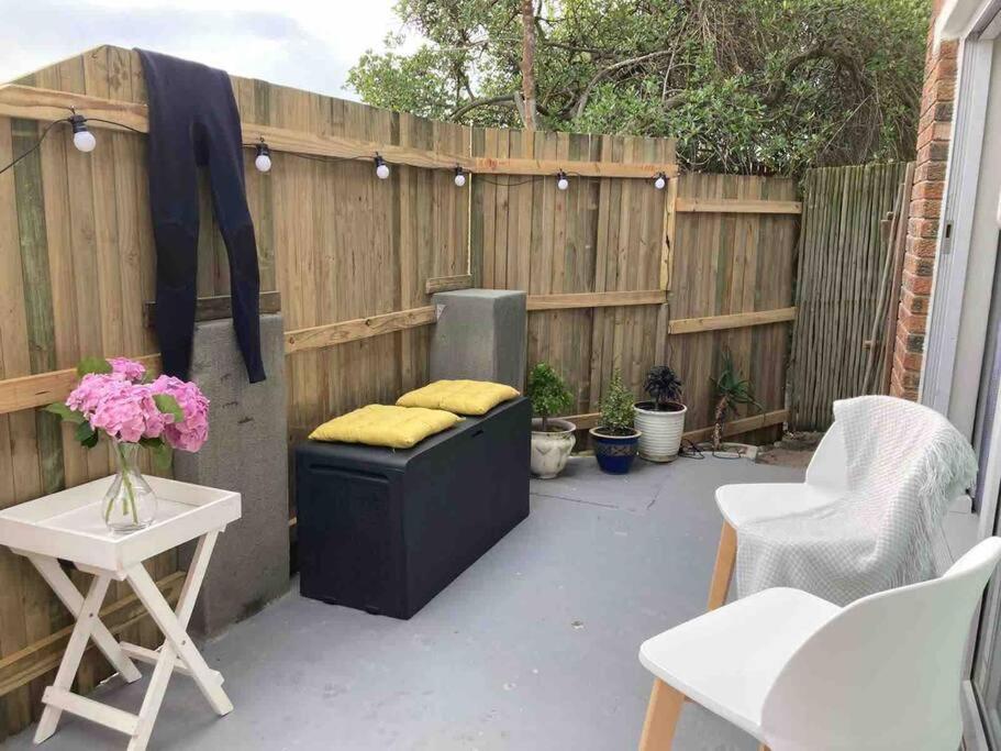 Tiny House By The Sea - Blouberg Beachfront Property Apartment *