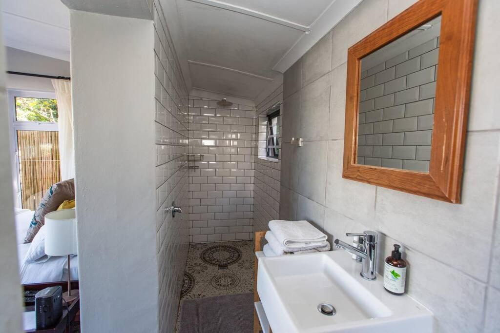 Tiny House By The Sea - Blouberg Beachfront Property Apartment