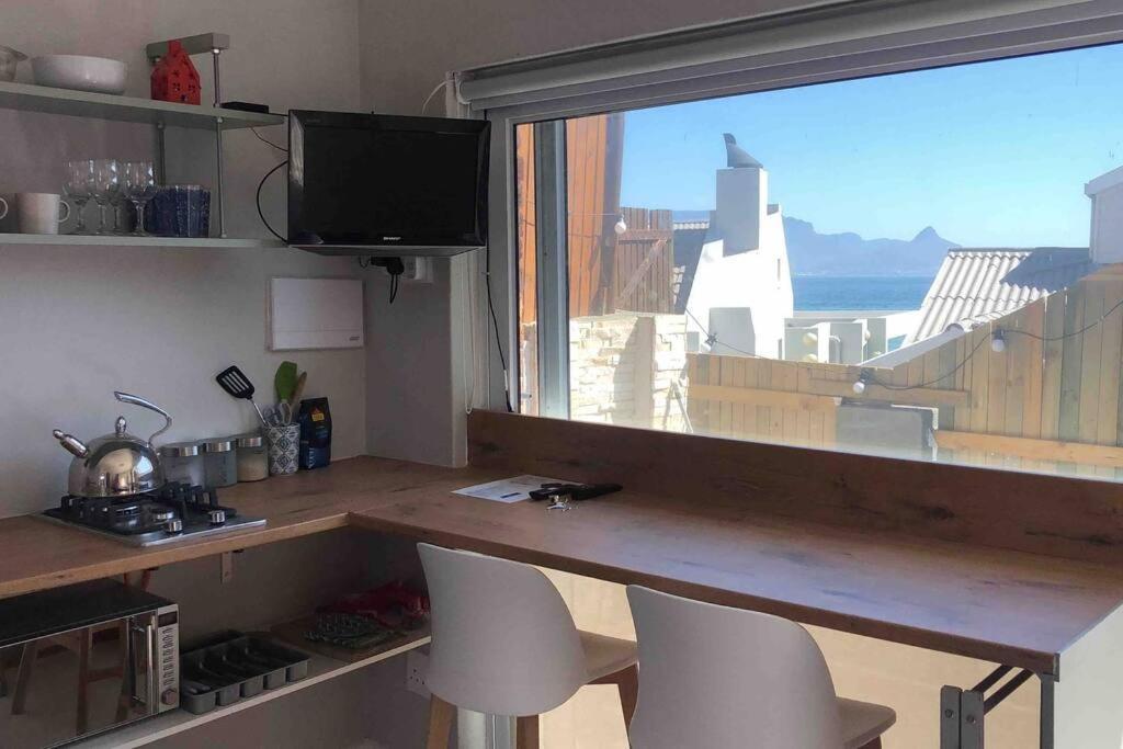 Apartment Tiny House By The Sea - Blouberg Beachfront Property Cape Town
